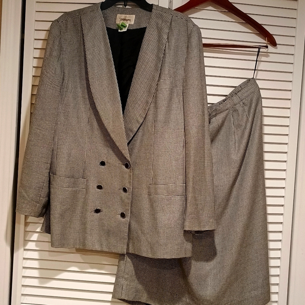 Worthington Houndstooth blazer/skirt suit
